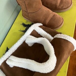 Cozy Brown boots and 👜 Hot Deal